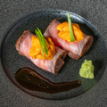 料理メニュー写真&nbsp;宮城県が誇る最高等級A5仙台牛ローストビーフと雲丹の『うにく』