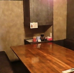 【完全個室｜8名様】接待や会社宴会に◎周りを気にせずワイワイ盛り上がる！会社宴会や同窓会など、みんなでワイワイ盛り上がる宴会にぴったりな個室席をご用意。落ち着いた雰囲気ながらもアットホームな空間で、大切な方たちとのひとときをより思い出深いものにします。