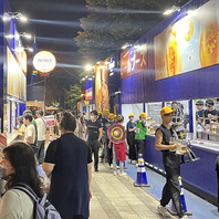 全1726席！雨でも安心の屋根席も拡大！