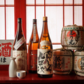 日本全国から選び抜いたこだわりの日本酒を多数ご用意しております。その日その日の気分に合わせてお好きな銘柄の日本酒で非日常な時間をお愉しみください。お食事とのペアリングなどもお気軽にスタッフまでお尋ねください。