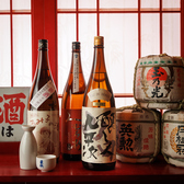 日本全国から選び抜いたこだわりの日本酒を多数ご用意しております。その日その日の気分に合わせてお好きな銘柄の日本酒で非日常な時間をお愉しみください。お食事とのペアリングなどもお気軽にスタッフまでお尋ねください。