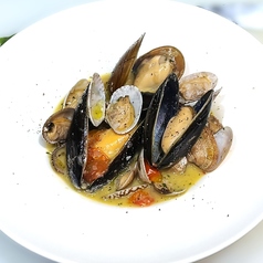 アサリとムール貝の白ワイン蒸し