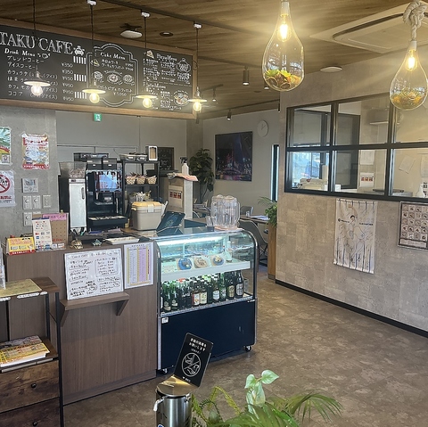 地元のカフェ＆ダイニング　地域密着店。テラス席はペット可。2階は個室も完備◎