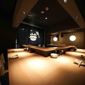 お店全体に木の温もりと落ち着いた照明を取り入れ、ゆったりと寛いでいただけるような空間づくりを意識しています。