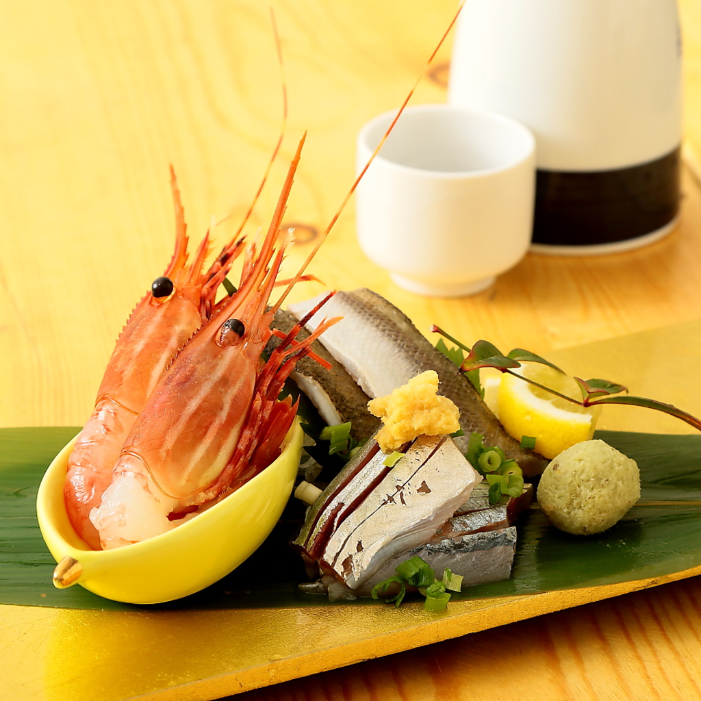 鮮度抜群の活き活きしたお魚の盛り合わせをリーズナブルな価格でどうぞ。