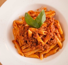 挽き肉の入ったペンネアラビアータ