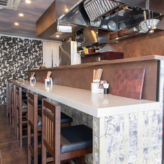 カウンター席のご用意ございます。