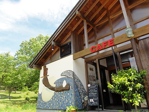 那須の自然を満喫できる隠れ家カフェ。小川のせせらぎ、小鳥のさえずりとコーヒーを。