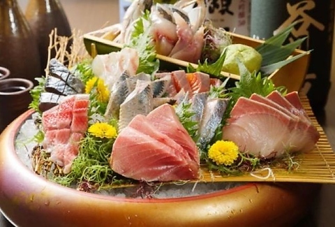 成田市場から毎朝鮮魚を直送！店内仕込みの焼き鳥や中華料理など幅広い料理有り！