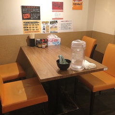 広々としたテーブル席はご家族やグループでのお食事に◎居心地の良い空間で当店自慢のラーメンをご堪能ください。