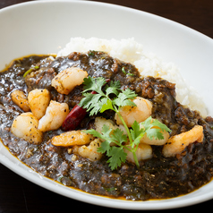 プリプリの海老が楽しめる「海老キーマカレー」の写真