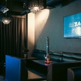 【ダーツ・カラオケ完備】お席のアレンジが可能な広々としたソファー席。店内のお席はレイアウト自由自在、駅近とは思えないプライベート感が人気◎ホテルのラウンジを思わせるお洒落でラグジュアリーな空間での肩肘張らないご宴会にどうぞ。女子会、誕生日、デート、合コンなど、雰囲気が大切なシーンで人気のお席です♪