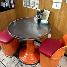 当店では2名テーブル席を1席ご用意しております。