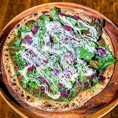 馬生ハムとバジルのサラダピザ