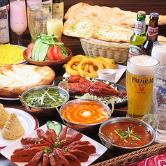 バターをたっぷり使った定番のバターチキンカレーの写真