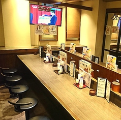 近くにテレビもあるカウンター席。会社帰りのチョイ飲みにも★