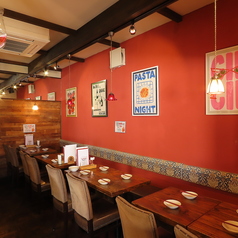 テーブルが4名×5卓あります。