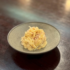 蒸し鶏と紫玉ねぎのハニーマスタードマヨマリネ