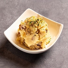 燻製うずらとサラミのポテトサラダ