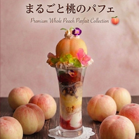 まるごと桃のパフェ
