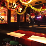 壁一面にはレコードが！古きよき８０年代のイメージ☆