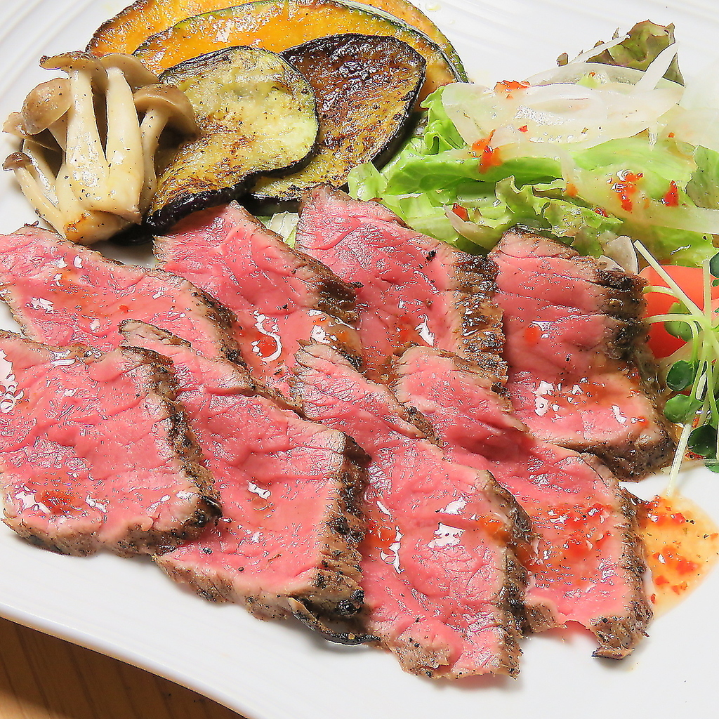 お酒に合う種類豊富な料理メニューをご用意！忘新年会、歓送迎会、誕生日、打ち上げ等の宴会に是非♪