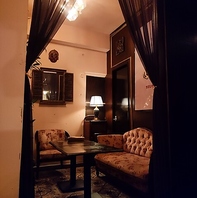 海外の雰囲気を感じる特別な空間で、心に残るひとときを