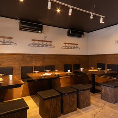 当店では、3日前までのコースご予約で貸切が可能です。飲み会や宴会など、さまざまなシーンにご利用いただけます。広々とした空間で、特別なひとときをお楽しみください。お気軽に、当店までご予約・詳細等お問い合わせください。