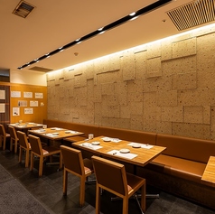 ご人数に応じたお席をご用意いたします。ご家族との食事や仕事帰りの一杯に、接待や会食にもぜひご利用ください。