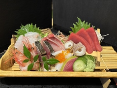 新名物!高知県産本まぐろ入り鮮魚竹盛り合わせ