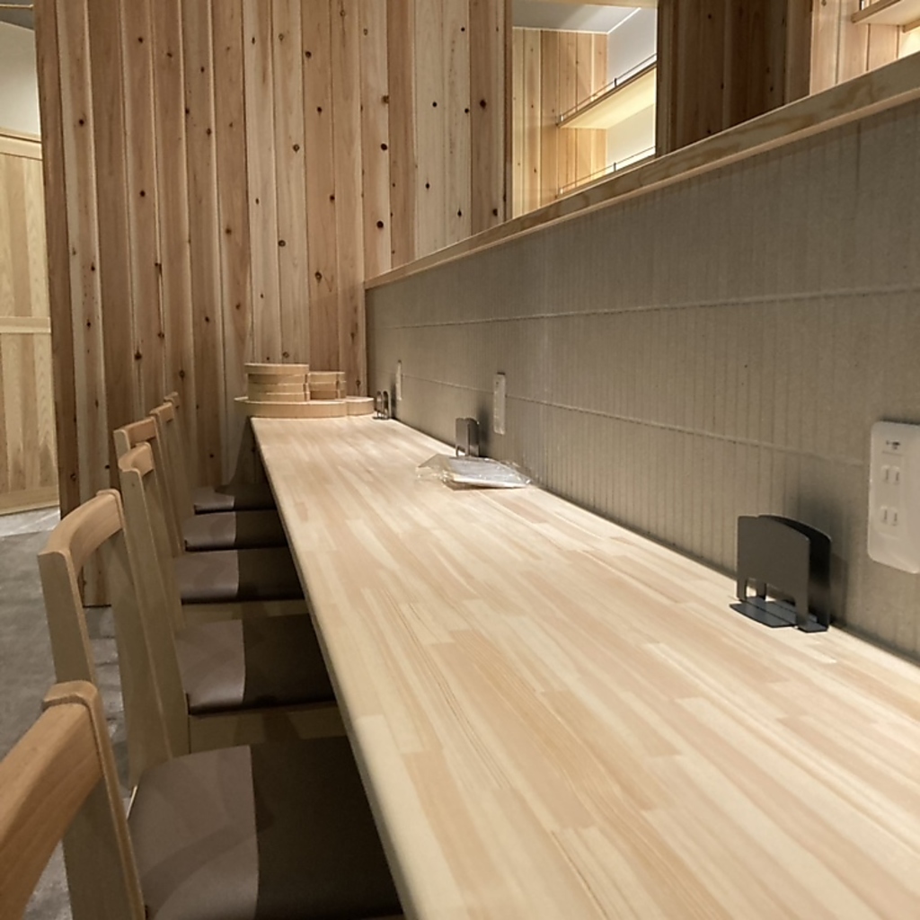 カウンター席のご用意もございますので、おひとり様でも大歓迎！お仕事終わりのチョイ飲みにも最適◎