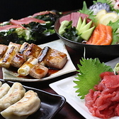 当店の宴会コースは4種類ご用意しており、どれも充実の内容です。また、昼飲み限定コースは2時間の飲み放題付きで3480円とお得です。友人や同僚との楽しいひとときに、ぜひご利用ください。