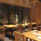 【車椅子で入店可】バリアフリー対応の店内◎段差のないフラットな店内は、車椅子をご利用の方でも安心してご利用いただけます。ベビーカーでの入店も可能ですので、小さなお子様連れのご家族も歓迎です。