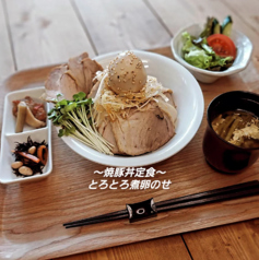 【限定】焼豚丼定食(とろとろ煮卵のせ)副菜、サラダ、みそ汁付<税込1200円>