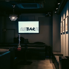 【ダーツ・カラオケ完備】ゆったり寛げるソファー席は、ワイワイ賑やかに楽しみたい夜に最適◎企業様の達成会や打ち上げなど人数に合わせてお席をご用意いたしますので、お気軽にお問い合わせください！