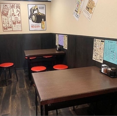 テーブル席はお客様のニーズに合わせて、座席を自由に移動できるのが嬉しいポイント♪サークルや女子会など普段のカジュアルな集まりから、特別なイベントまで、どんなシーンでも最適な席をお選びいただけます★アットホームな雰囲気の中で、心温まるひとときをぜひお楽しみください♪お仲間との素敵な時間が待っています☆