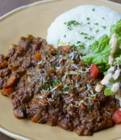 スパイス香る本格カレーに舌鼓♪
