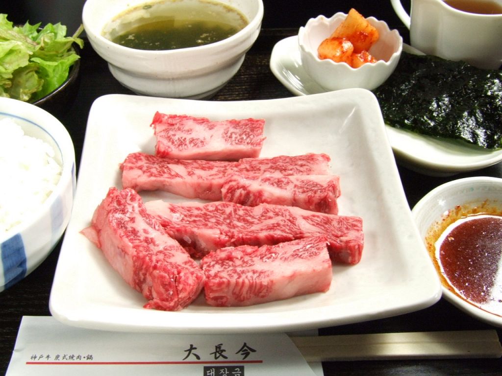 ランチタイムも営業しております。お昼から自分で上質な焼き肉をご自身の焼き加減で楽しめます！