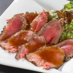 じっくりと丁寧に仕上げた至福のローストビーフの写真