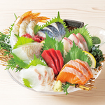 【獲れたて活魚】店内にある水槽から取り出して調理する海鮮料理は食感・旨み共に絶品！