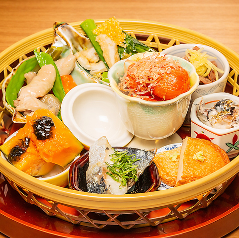 食材と調理方法に拘った博多料理を堪能下さい♪焼酎100種の飲み放題もあります！