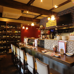 カウンター席が8席あります。