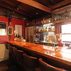 バーカウンター席が5席あります。