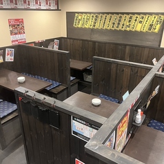 《程よいプライベート感》周囲とゆるやかに仕切られたボックス席で、気兼ねなく会話を楽しめる空間をご用意しております!