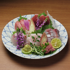 イチオシ 豪華近海鮮魚の盛り合わせ 小2名向け