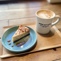 お食事やカフェスイーツも取り揃えております◎