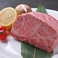 質にこだわった和牛を使った料理は絶品。一頭から極少量しかとれない超希少部位のヒウチが特にオススメ◎