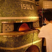 石窯で焼く本格ナポリピッツァ。ご注文頂いてから焼き上げる熱々のピッツァが自慢の一品！本場イタリアの味を再現したピッツァで外はカリカリ、中はモチモチに仕上がっています。イタリアで修行を積んだシェフが丁寧に作り上ます！二子玉川の夜景を眺めながら本格イタリアンディナーはいかかですか？