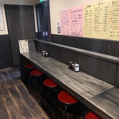 カウンター席はおひとり様から2名での利用に最適です！アットホームな雰囲気の中で、自分だけの時間を楽しむことができリラックスした気分に浸れます◎もちろんお仲間や大切な方など親しい人との会話を楽しみながらお食事をするのにもぴったりです♪忙しい日常から離れて心を休めるひとときを心ゆくまでお過ごしください！