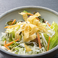 サラダのお替り無料！期間限定で始めました。